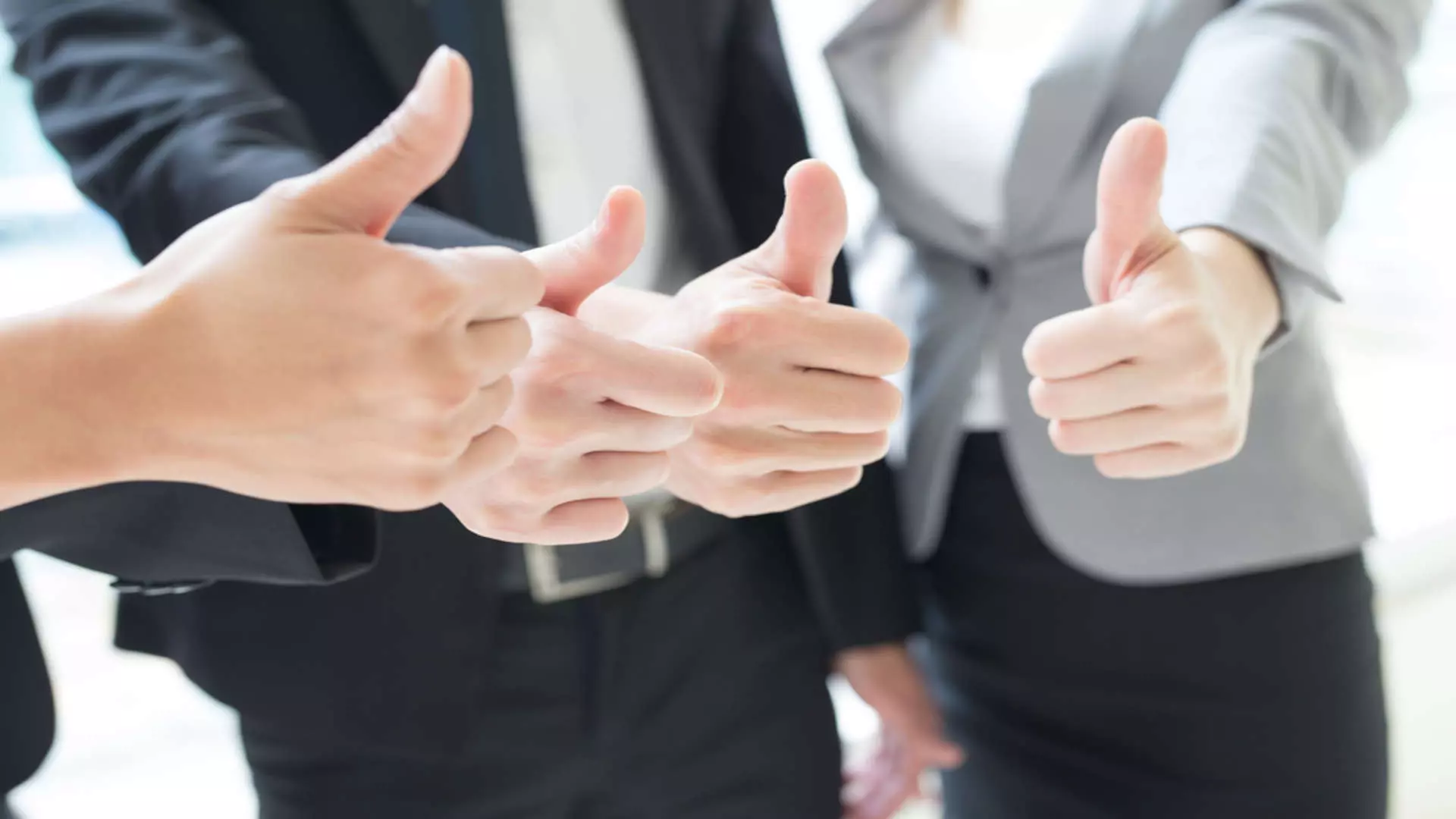 Zadowoleni Klienci ze względu na szybki i sprawny serwis ze strony firmy DATA-COM Zadowolenie z szybkiego Internetu
