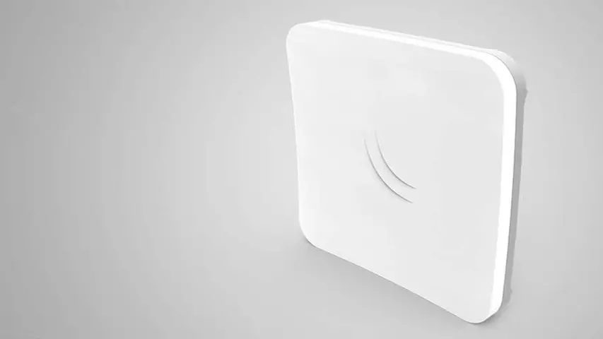 Nowoczesna antena wykorzystywana do odbioru szybkiego i taniego Internetu radiowego od firmy DATA-COM Antena SXTsq5ac do odbioru Internetu